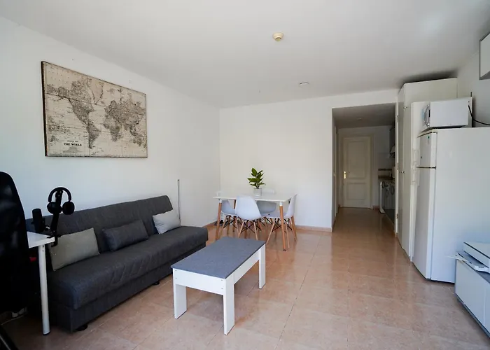 Private - Fast Wi-fi - Pool Apartment